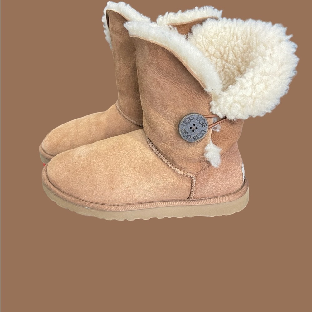 Woman uggs size7 - Picture 3 of 7